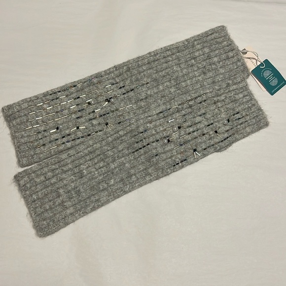 NWTS EMBELLISHED ARM WARMERS - Picture 7 of 10